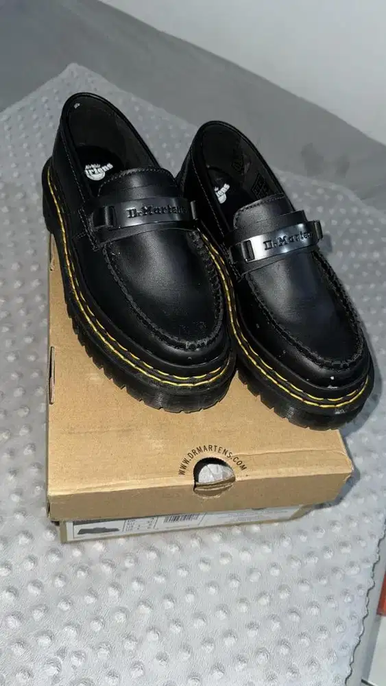 SEPATU DR MARTIN bekas LIKE NEW