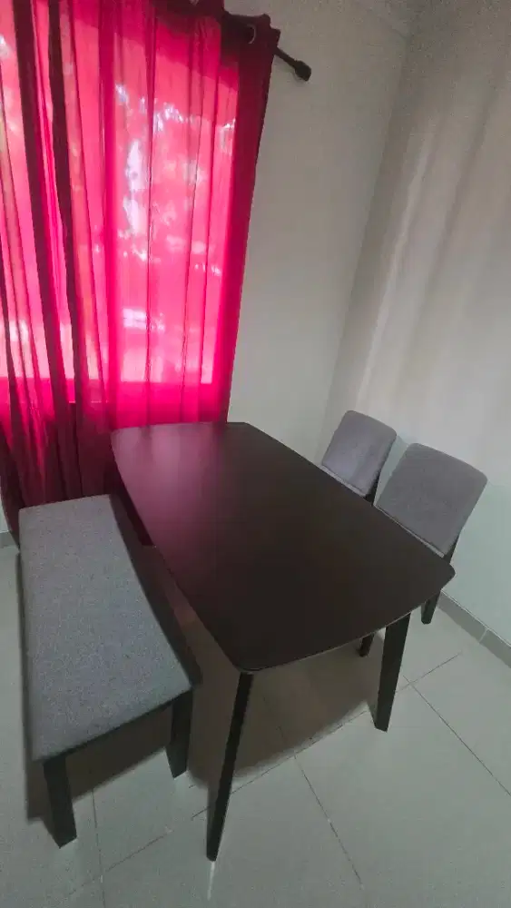 Set meja makan informa