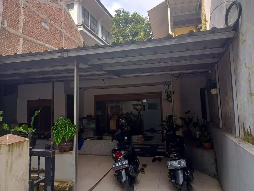 Rumah 126m² Strategis Dekat Kampus Akzi, Halaman Luas – 700 Juta Nego