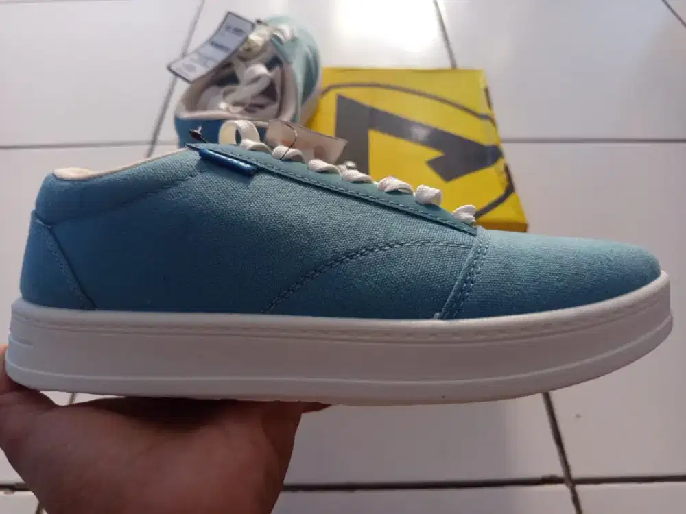 Aerostreet Massive Basic 2.0 - Sepatu
Sneakers Casual