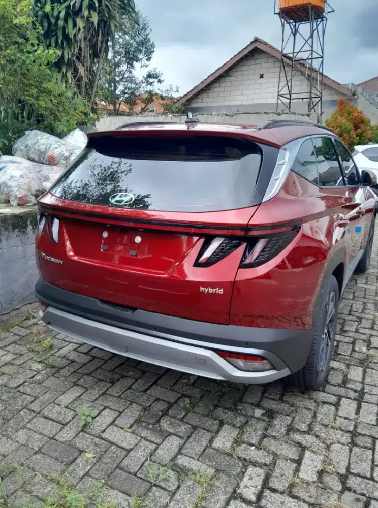 Hyundai Tucson Hybrid HEV Merah