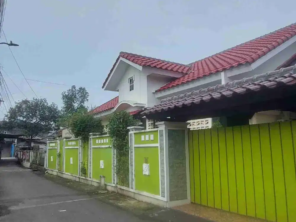 Dijual Rumah Luas Jakarta Selatan, Lingkungan Asri Lokasi Strategis. - Dekat Tol & Stasiun Krl.