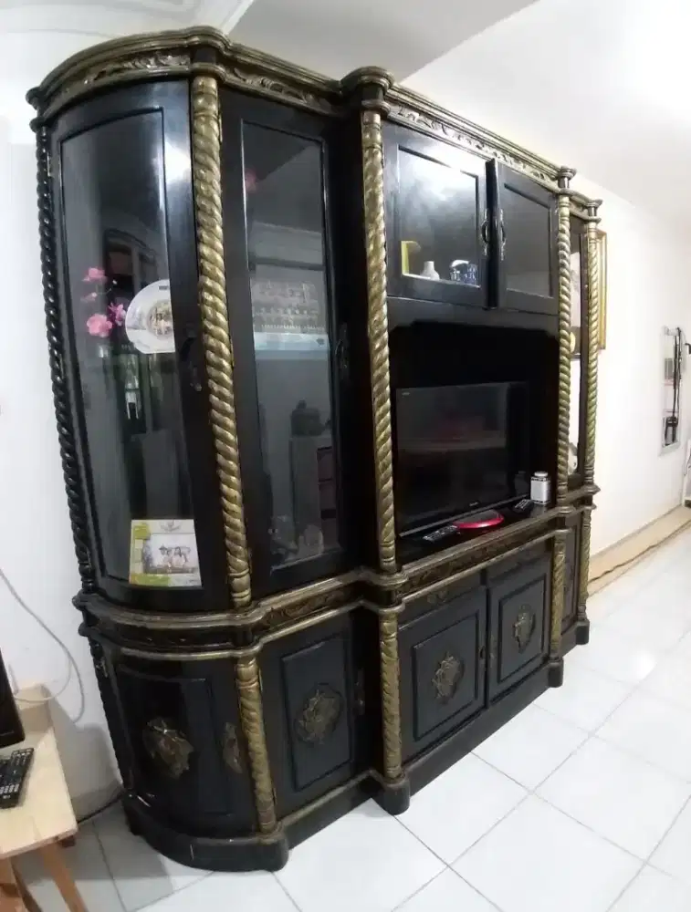 Dijual buffet pajangan televisi harga masih nego di cengkareng