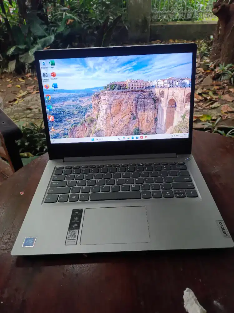 Laptop Lenovo Ideapad Slim Celeron N4020 4/256 unit carger NETT