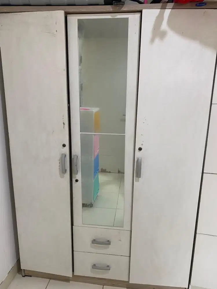 Lemari 3 pintu & 2 Laci