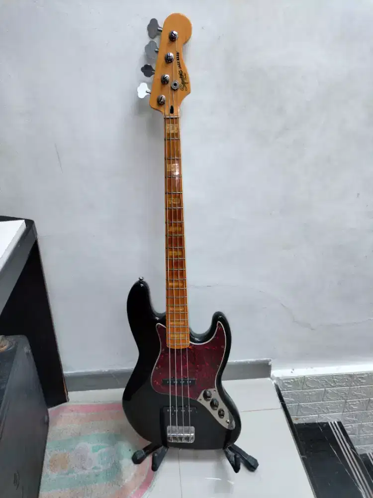 squier fender jazzbass Vintage modifiied