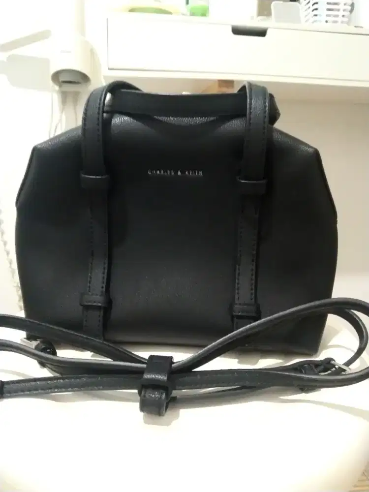 Dijual tas Charles and Keith original
