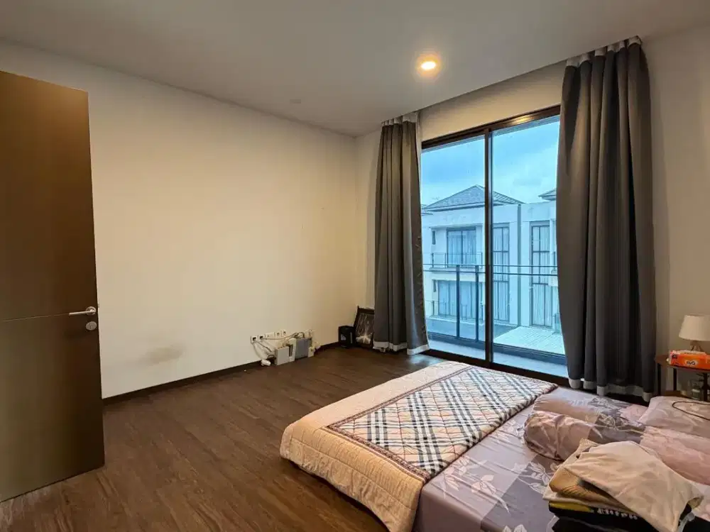 DISEWAKAN Rumah MEWAH Zora Kimora 3 Lantai BSD CITY