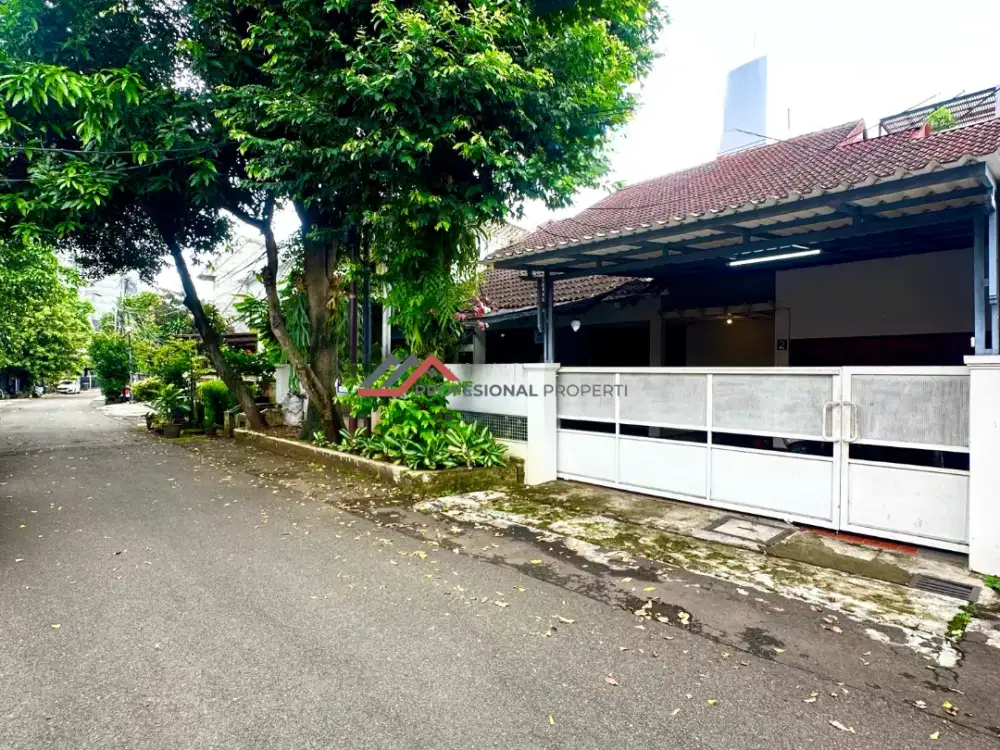 Rumah Luas Akses Jalan Lebar Lingkungan komplek dan Tenang di Kebayoran Baru, Jakarta Selatan