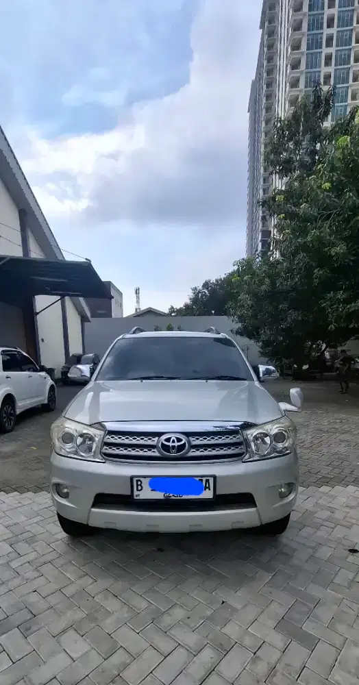 Toyota fortuner 2.7 Glux at