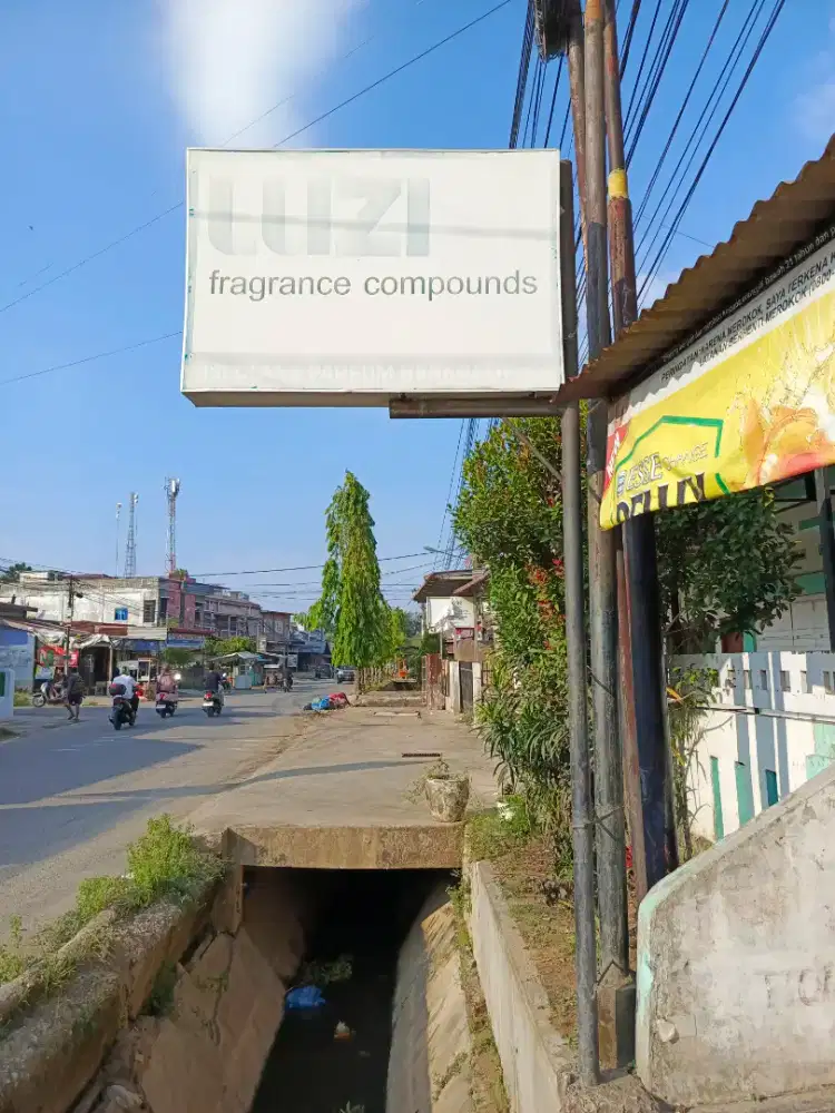 Tiang reklame neon box