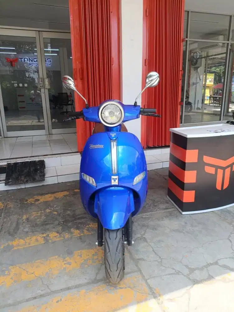 Tangkas Motor Listrik V8 Max Blue