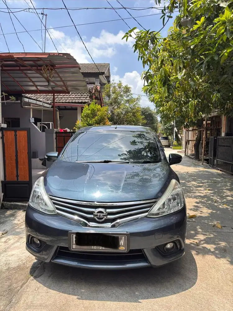 Dijual nissan grand livina XV