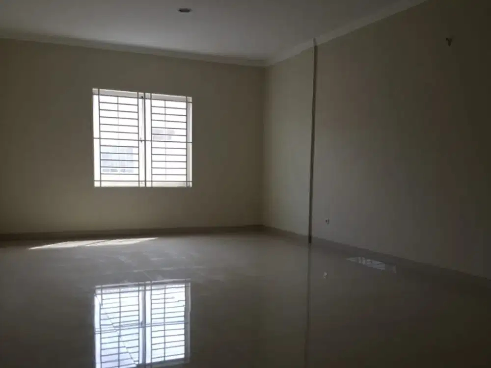 Ruko CBD Green Lake City, 4,5 x15, 3,5 lantai, Harga sewa 120 juta