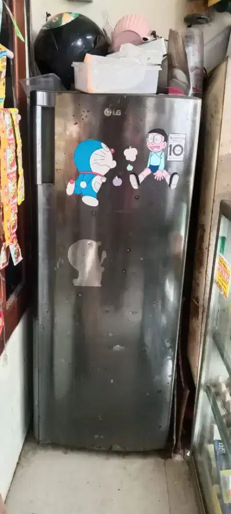 Kulkas frezer khusus es batu