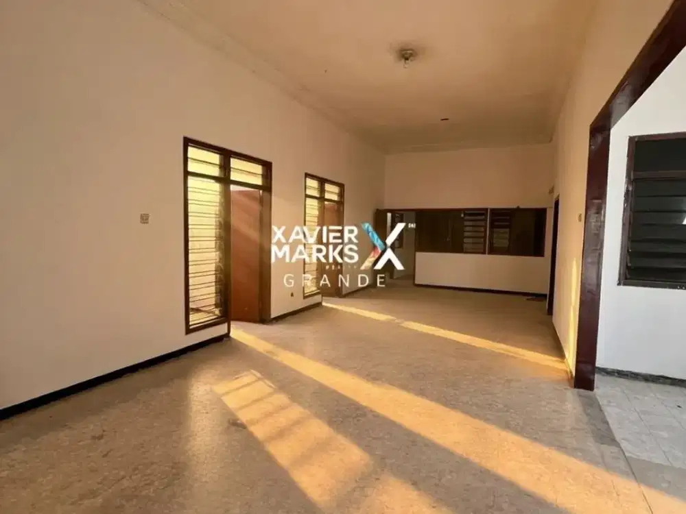 Disewakan rumah cocok untuk cafe, kantor dan gudang di jalan Logam Logam, Blimbing, Malang