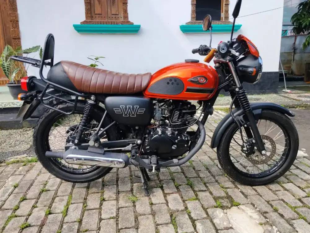 Dijual cepat Motor bekas Kawasaki W175SE Low kilometer