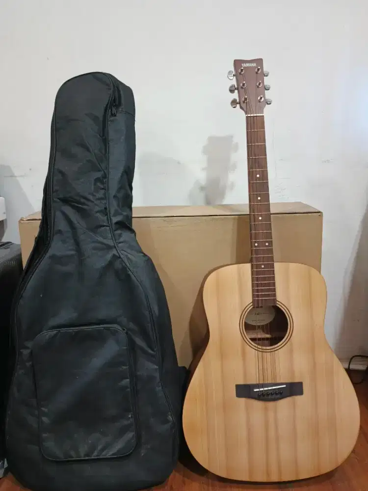Gitar yamaha F400