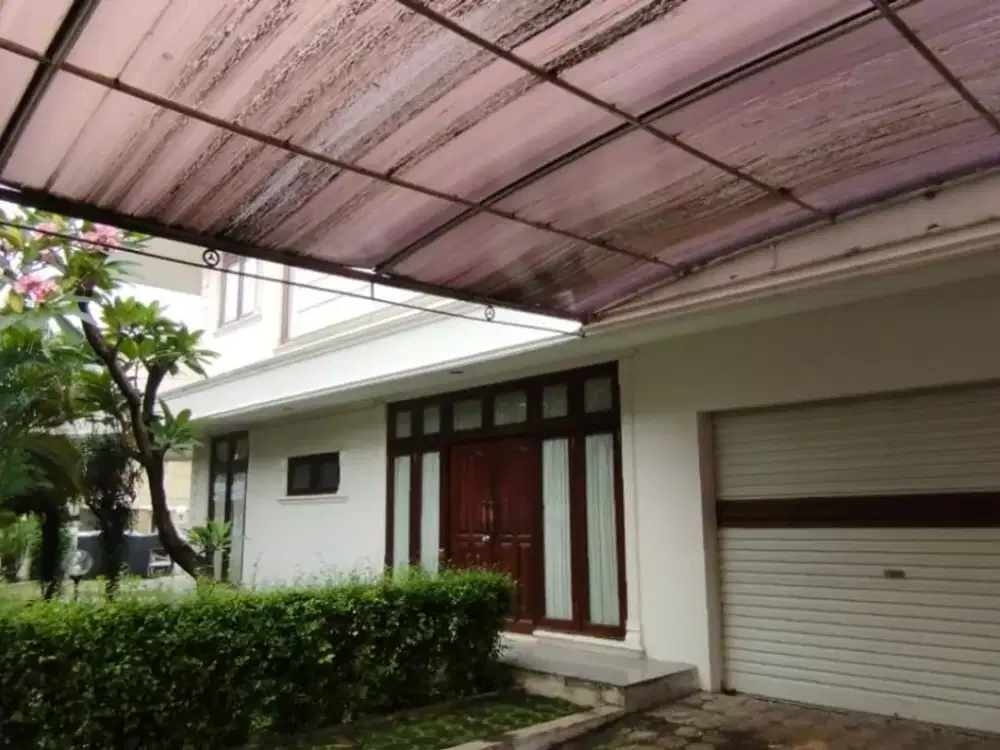 Rumah Besar bisa untuk Kantor. Luas dan Kondisi Bagus.