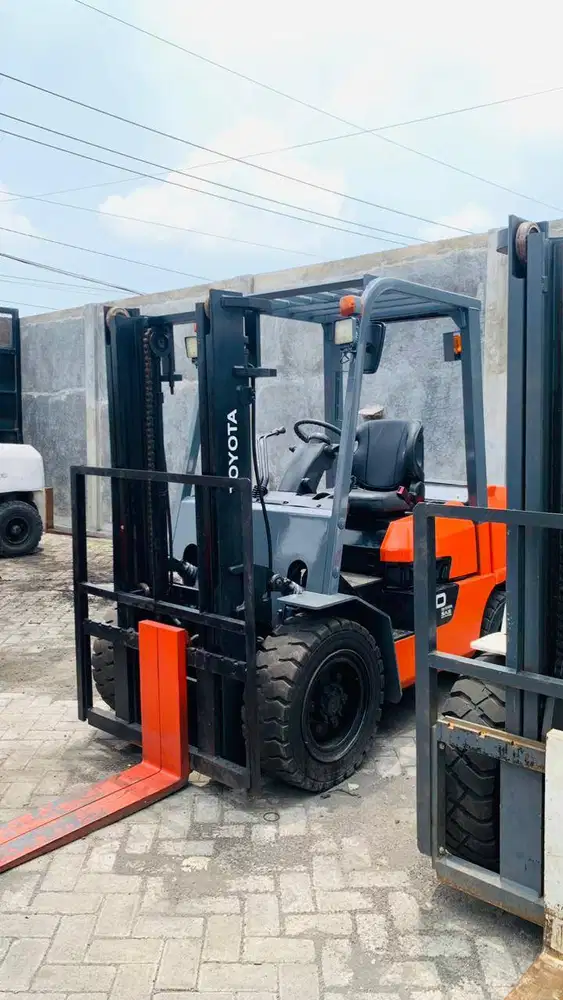 TOYOTA 3 TON MAST 3 METER SIAP PAKAI KONDISI NORMAL