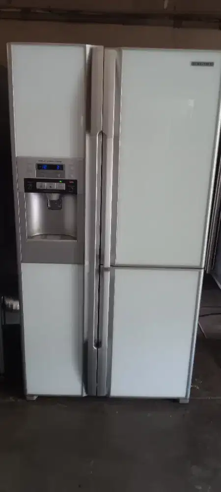 Kulkas Hitachi SBS 3 Pintu mewah