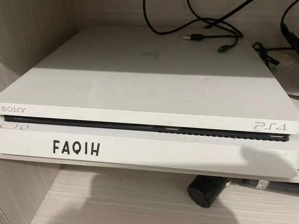 Ps4 white slim 500gb