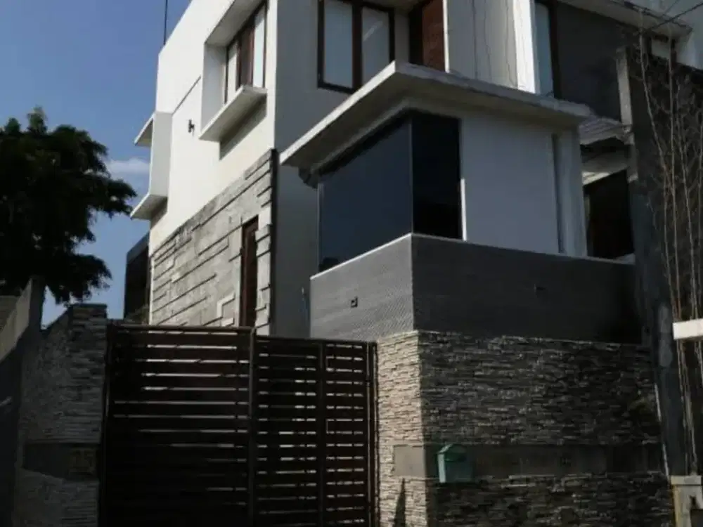 DISEWA KAN RUMAH LANTAI 2 DAN 3 BISA UNTUK KANTOR DAERAH CILANDAK