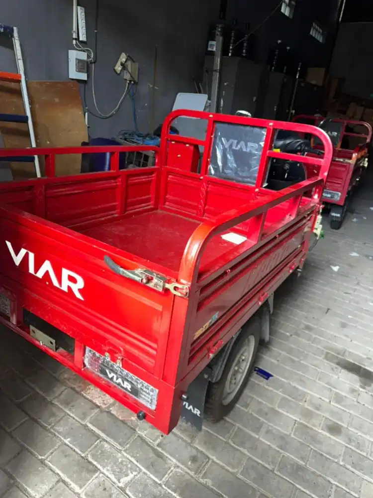 Viar 3 roda matic tahun 2025 warna merah simpanan