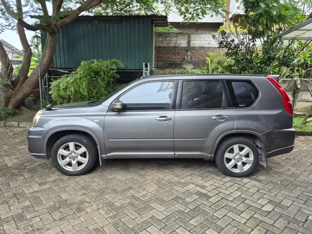 Dijual Mobil Nissan X Trail 2.5 CVT ST AT, Tahun 2011