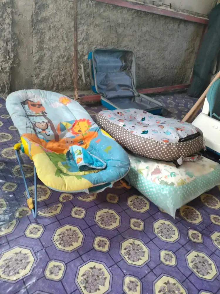 Tempat tidur bayi