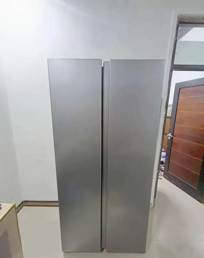 Kulkas side by side merk hisense