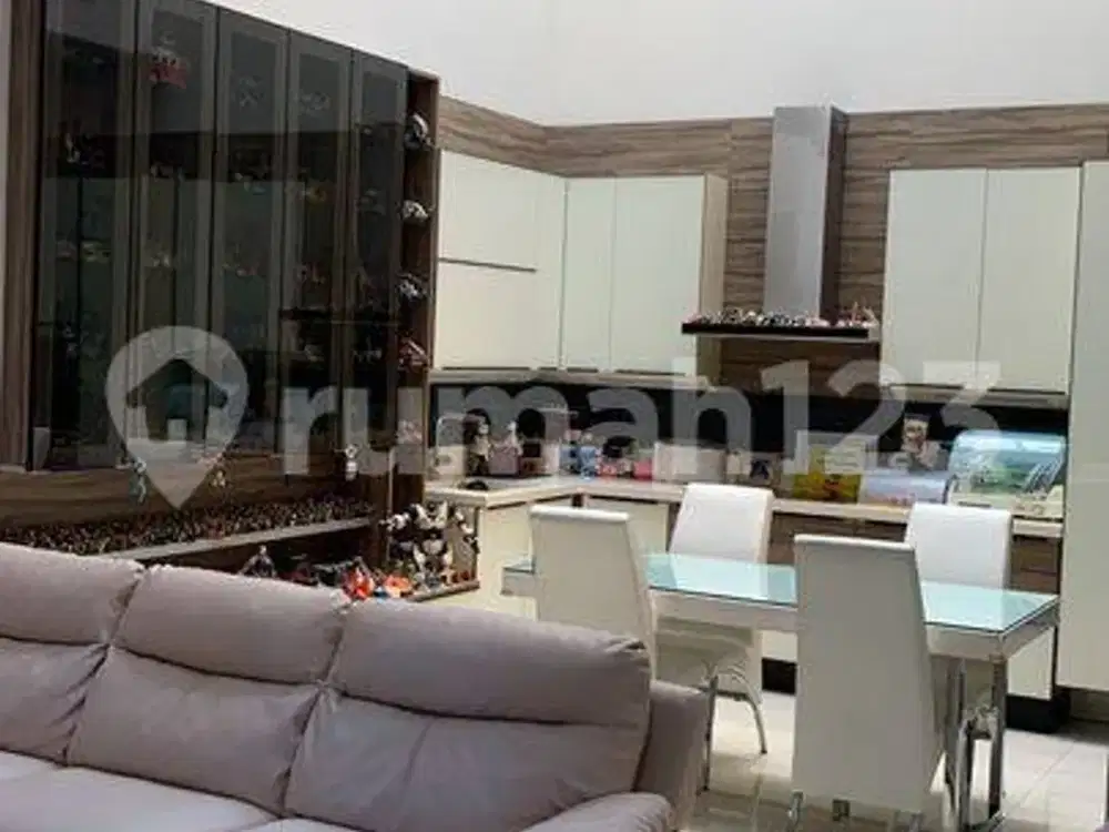 Dijual rumah nyaman dan bagus di Grand Orchard - Jakut