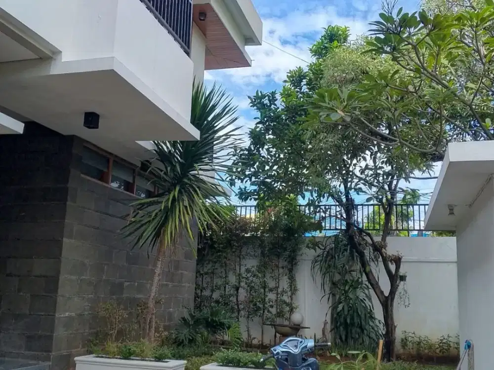 DISEWAKAN: Luxury Living in the Heart of Kemang Hunian Mewah dengan Private Pool & Lingkungan Asri