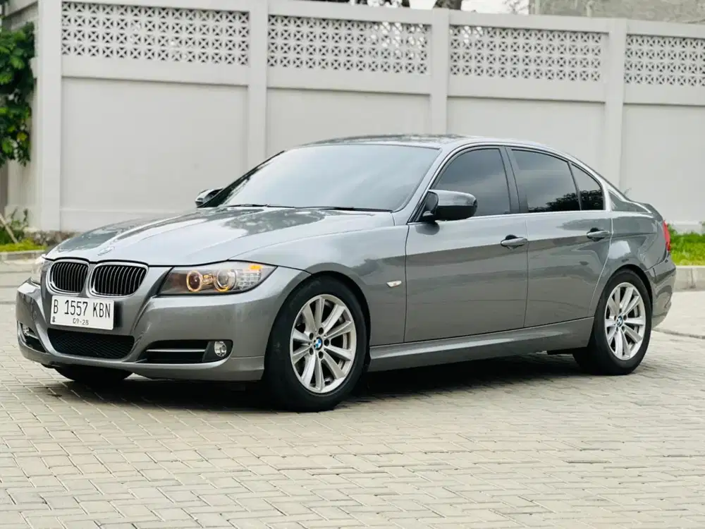 LOW KM 70RB RECORD BMW 320i E90 LCI AT BENSIN ABU-ABU RARE UNIT 2012