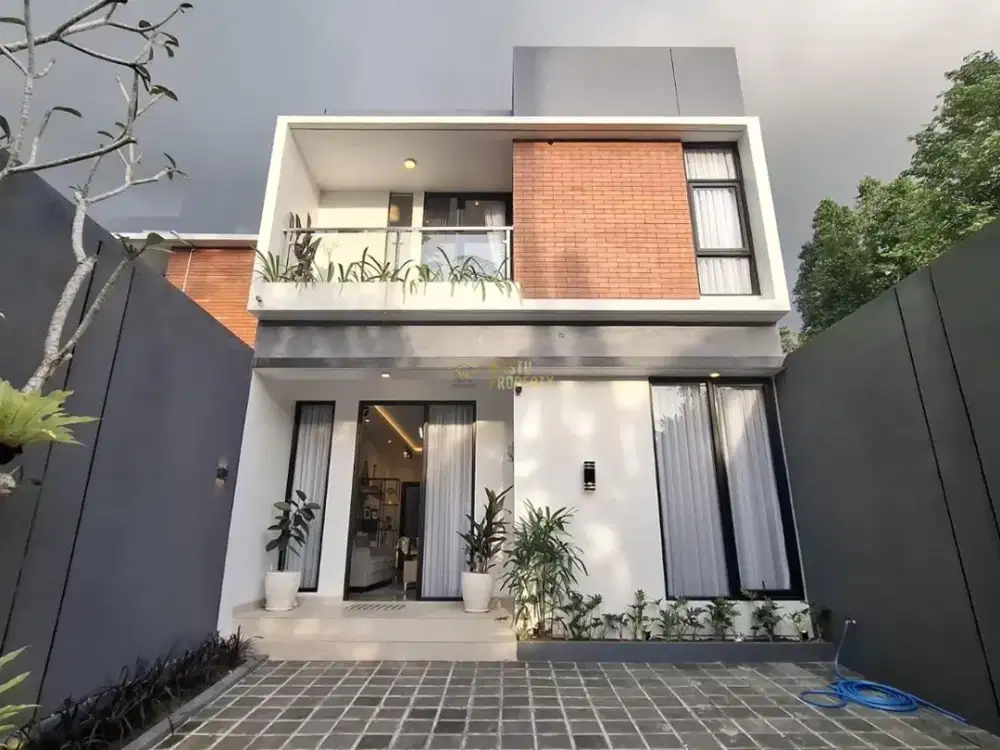 RUMAH 2 LANTAI, SIAP HUNI, 11 MENIT KE KAMPUS UII JOGJA