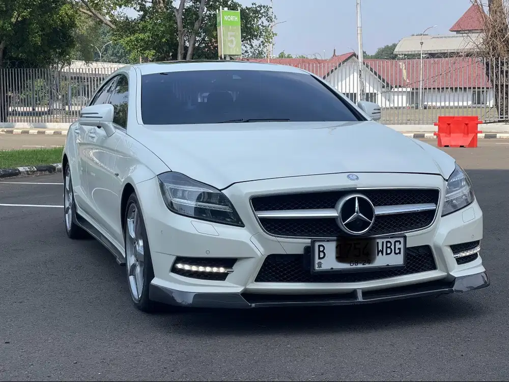 MERCEDES BENZ CLS350 AMG AT PUTIH 2012