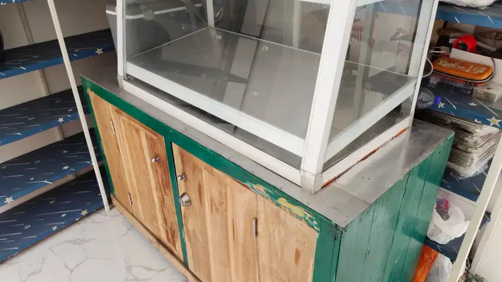 ETALASE UNTUK JUALAN