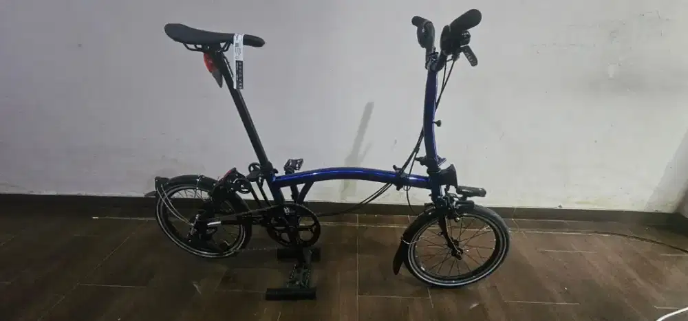 Brompton P Line 12 speed blue bolt lacquer