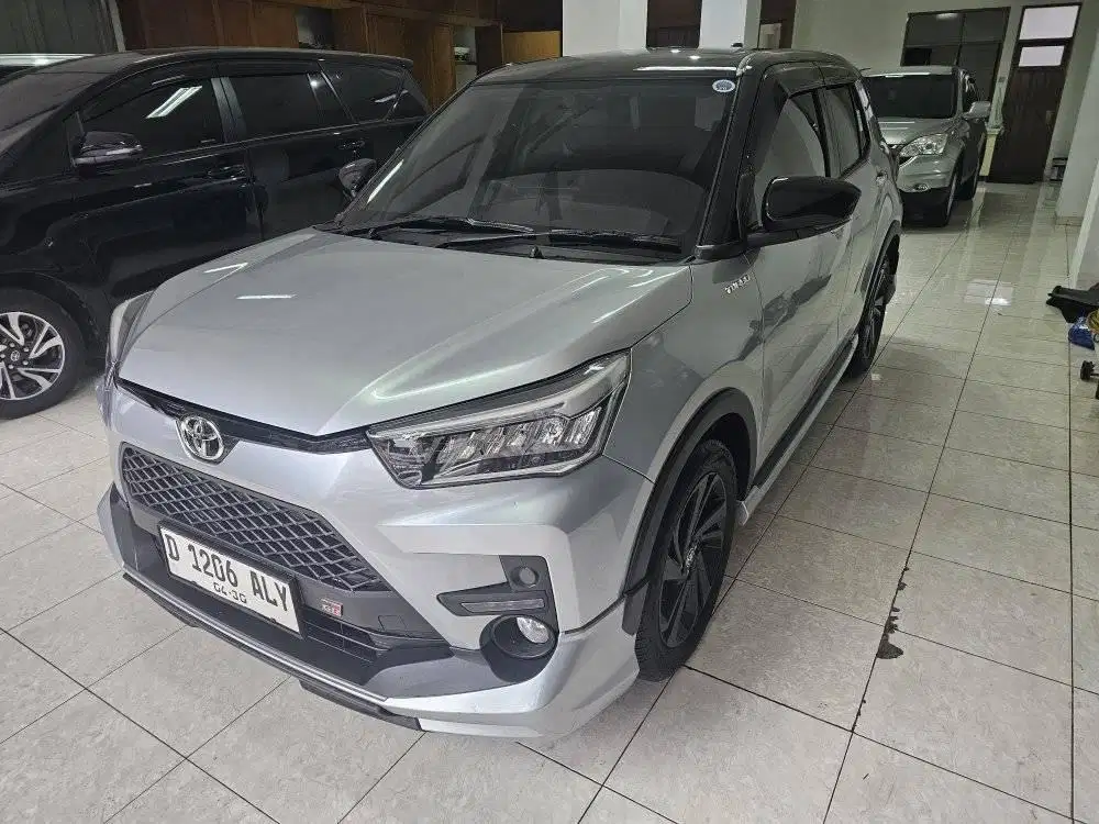 Toyota Raize 1.0 turbo two tone at 2025 silver, km 26 rb, spt baru,99%
