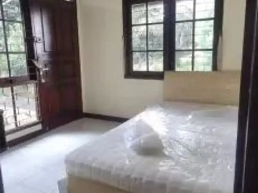 Dijual Villa dan X-Pabrik Stainglass Hitung Tanah di Mainroad Cihanjuang