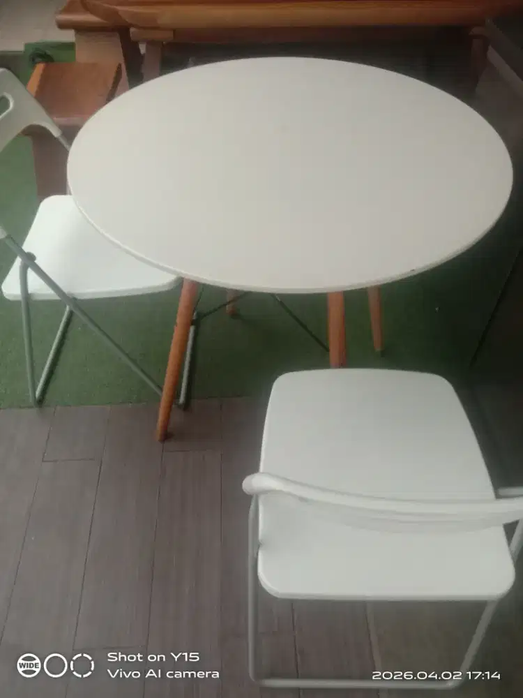 Jual murah meja bulat+dua unit kursi besi