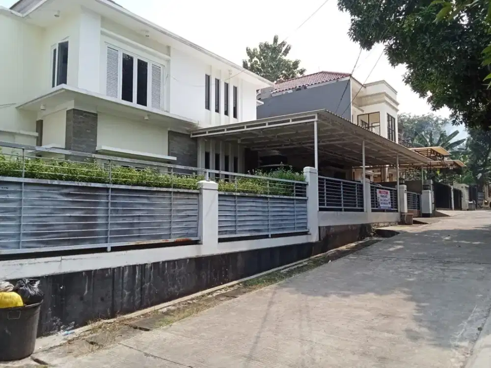 DIJUAL RUMAH TERAWAT SIAP HUNI HALAMAN LUAS KAWASAN PURWA RAYA CIPEDAK JAGAKARSA