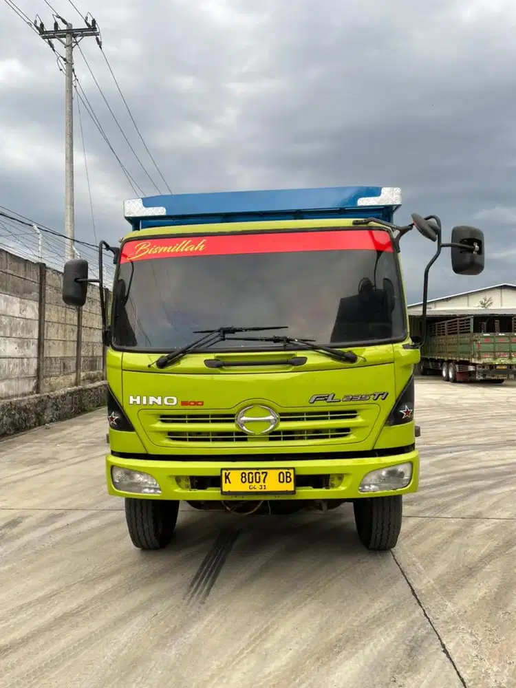 Hino Lohan Tronton FL235JW 2013