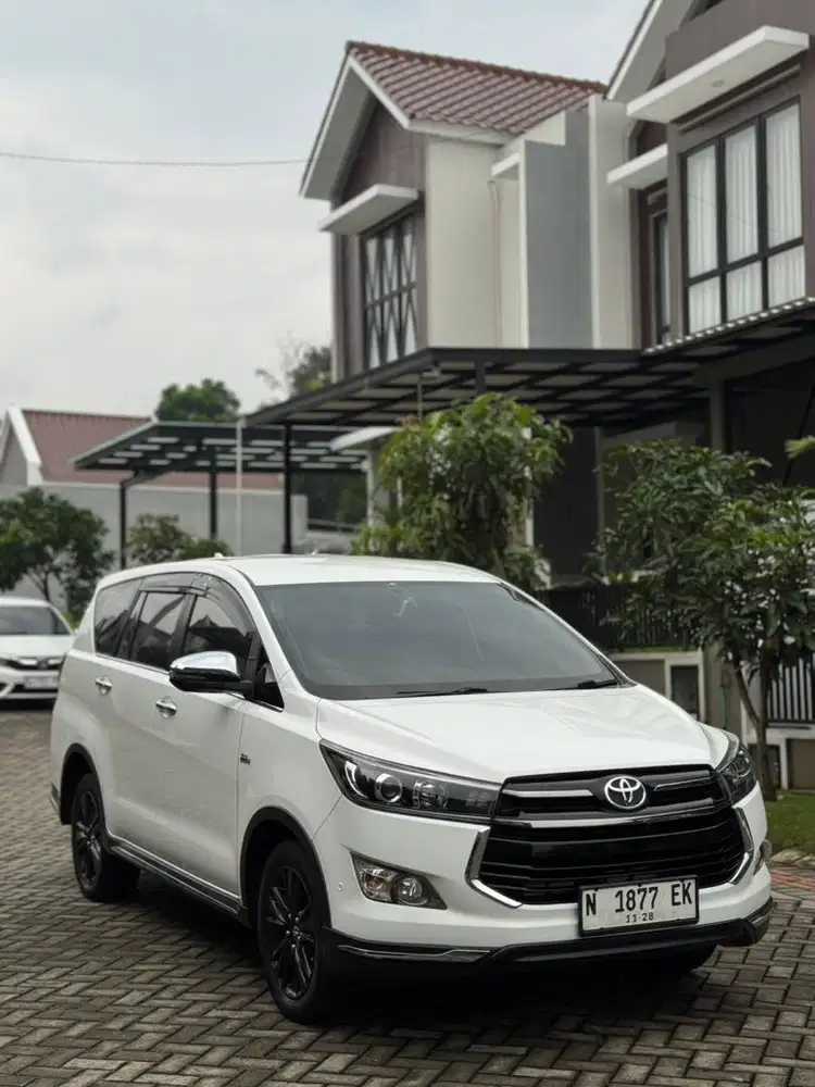Toyota Venturer matic bensin 2018
