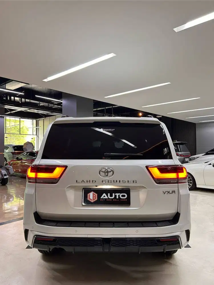 Toyota Land Cruiser LC300 VXR 2025 LC Putih Km23rb S11TSB Facelift