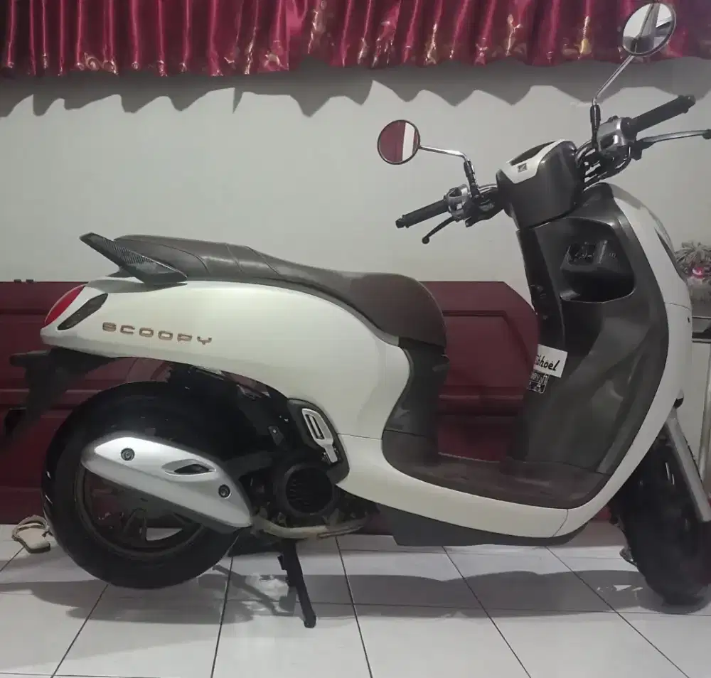 Scoopy prestige white 2023