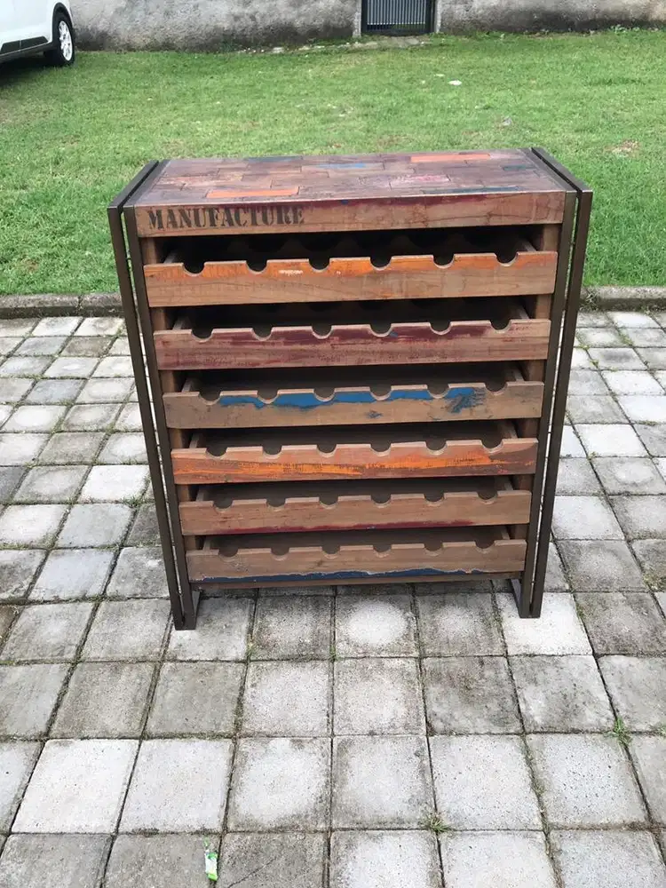 Cabinet storage in good condition