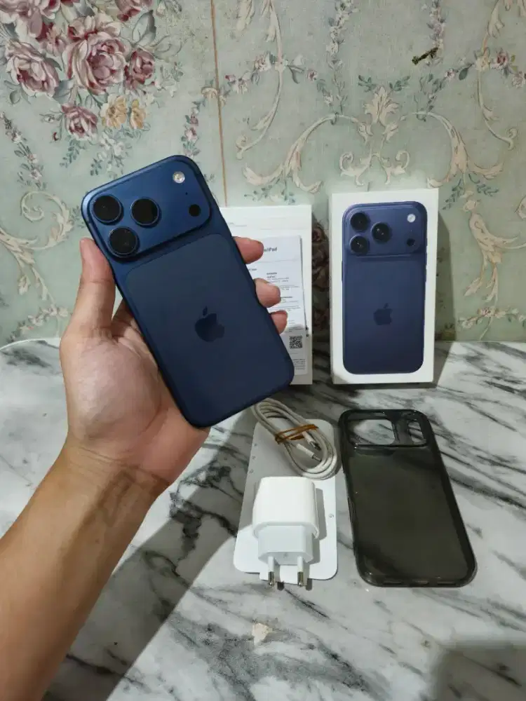 Iphone 17 pro 512gb Ibox Deepblue like new + bonus