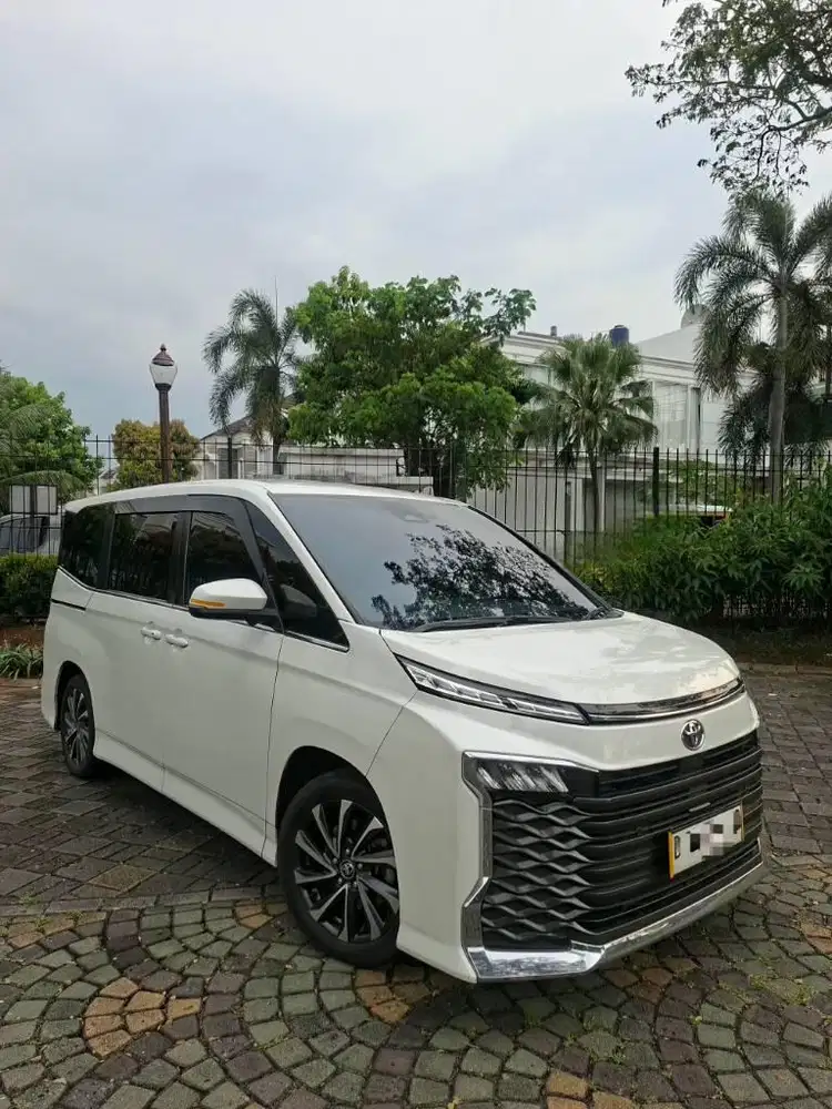 [ New Model ] Toyota Voxy 2.0 CVT 2022 Putih