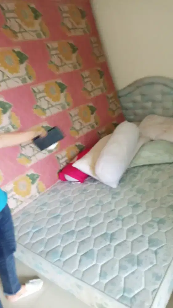 Dijual springbed + dipan. Seperti difoto